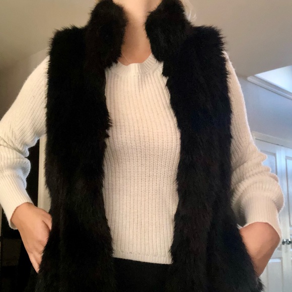 Banana Republic faux-fur vest - size small - Picture 4 of 6